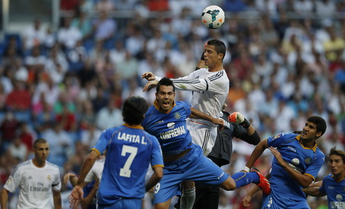 Ronaldo trên đường thiết lập các kỳ tích ở Real 