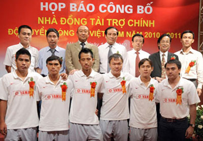 Ai xấu hổ cho bóng đá Việt Nam?