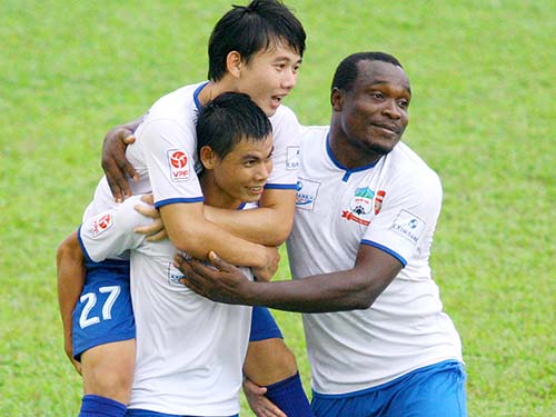 Vòng 16 V-League: Ấn tượng “hàng thải” của U19
