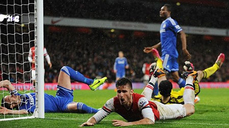 Arsenal chia điểm Chelsea, Wenger chưa thể đánh bại "Người đặc biệt"