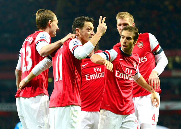 Cuộc đua giành chức vô địch Premier League: Chỉ Arsenal là sướng!