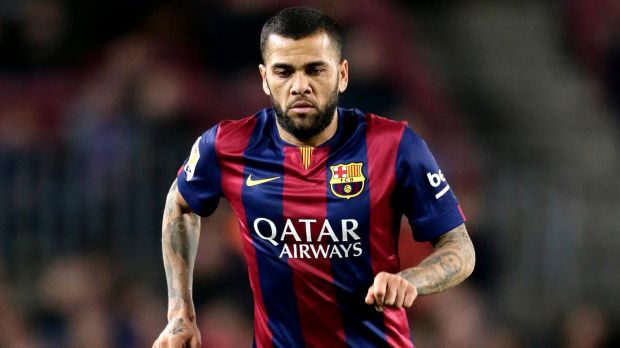 Alves đòi lương khủng mới chịu tới AC Milan