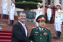 Cận cảnh Bộ trưởng Phùng Quang Thanh đón Bộ trưởng Quốc phòng Mỹ