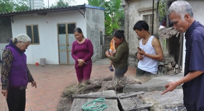 Bóp cổ em vợ, thả xuống giếng rồi chém trọng thương vợ, con