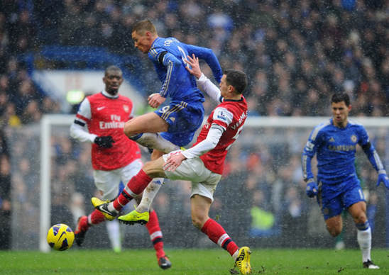 03h00 ngày 24/12, Arsenal vs Chelsea: Emirates rực lửa