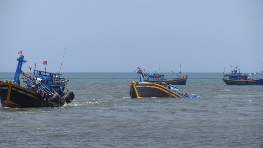Lại chìm tàu cá ngoài biển Bình Thuận