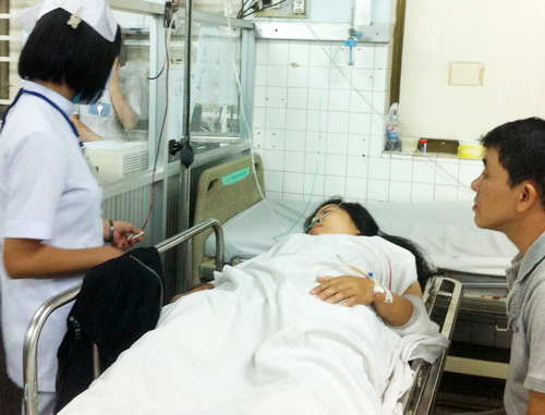 Nữ kế toán bị đâm nhiều nhát trong bệnh viện