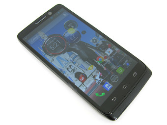 Motorola Droid mini: Rẻ, đa tính năng, đáng dùng?