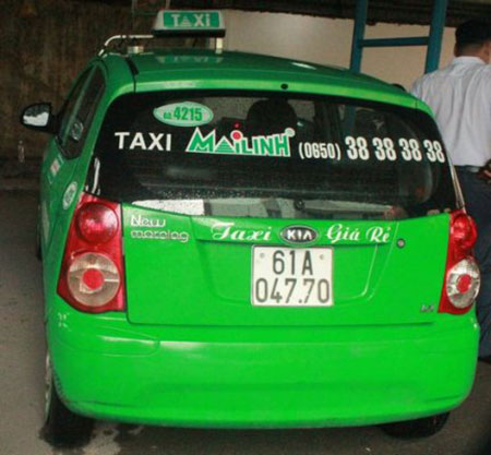 Đi vệ sinh, tài xế taxi bị người nước ngoài lấy trộm xe