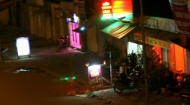 Đột nhập quán massage 'sung sướng' trên đường Nguyễn Xiển