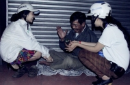 Hot girl 9X cùng dàn sao Việt gói bánh Tét tặng người nghèo