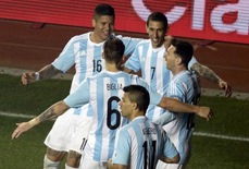 Vùi dập Paraguay 6-1, Argentina gửi lời cảnh báo Chile