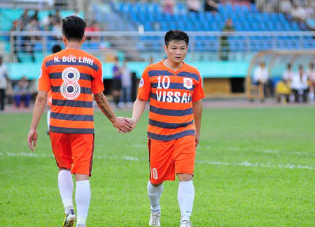 Văn Quyến đột ngột hoãn kế hoạch giải nghệ