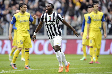 Hủy diệt Chievo, Juventus “đóng đinh” vào ngôi đầu