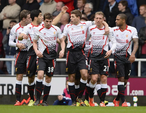 Gerrard lập cú đúp, Liverpool tái chiếm ngôi đầu