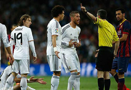 Mắng trọng tài, Ronaldo sắp bị phạt
