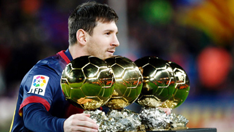 'Ronaldo, Romario và Ronaldinho cộng lại mới bằng Messi'