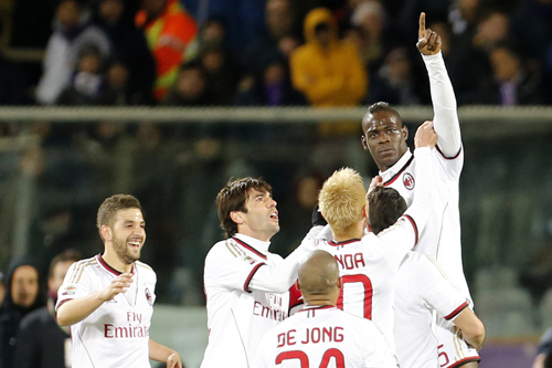 Balotelli giúp Milan cắt mạch không thắng, Juve băng băng về đích