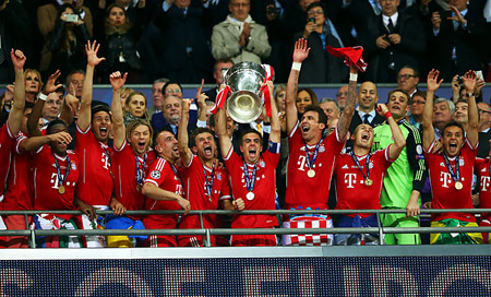 Bayern hay nhất năm 2013, M.U tụt thê thảm