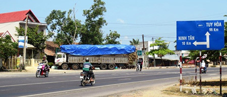 Sau nữ sinh, đến lượt nam sinh bị rạch tay giữa ban ngày