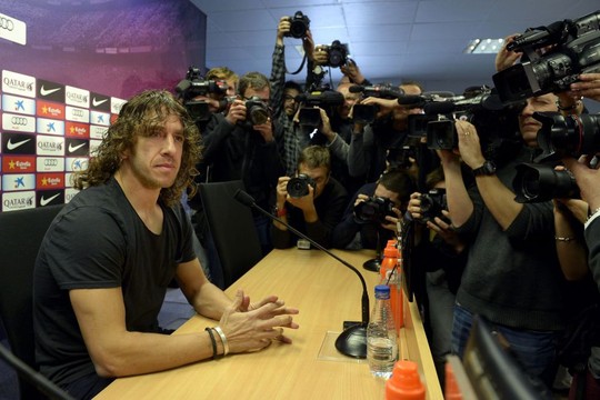 Carles Puyol tuyên bố rời Barcelona