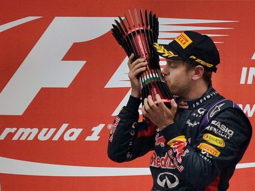Tay đua F1 Vettel vô địch thế giới lần thứ tư liên tiếp