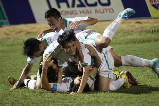 Thắng ấn tượng U21 Thái Lan 3-0, U19 HAGL lần đầu có cúp