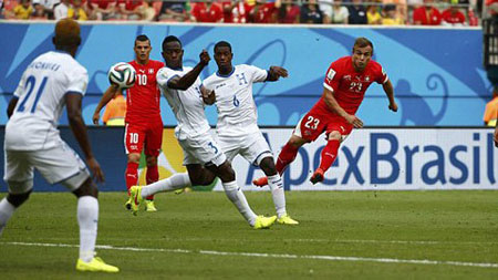 Thụy Sỹ 3-0 Honduras: Shaqiri lập hat-trick, Thụy Sỹ hiên ngang đi tiếp