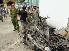 Tưới xăng cố sát cả nhà người yêu