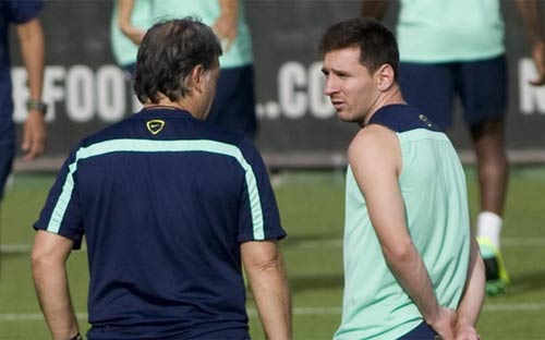 Valdes trở lại, Messi hẹn ngày tái xuất