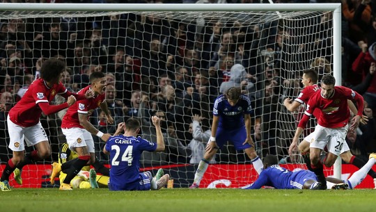 M.U – Chelsea 1-1: Van Persie lập công phút bù giờ