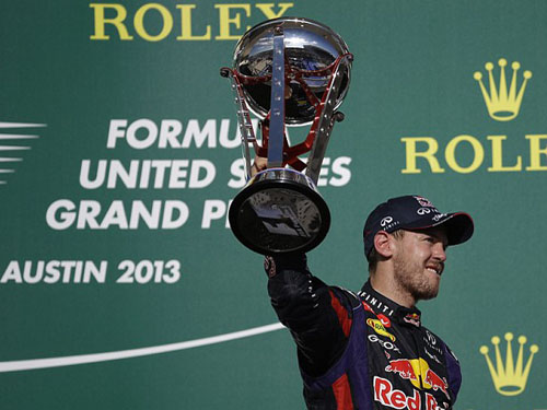 Vettel vượt kỷ lục của huyền thoại Schumacher